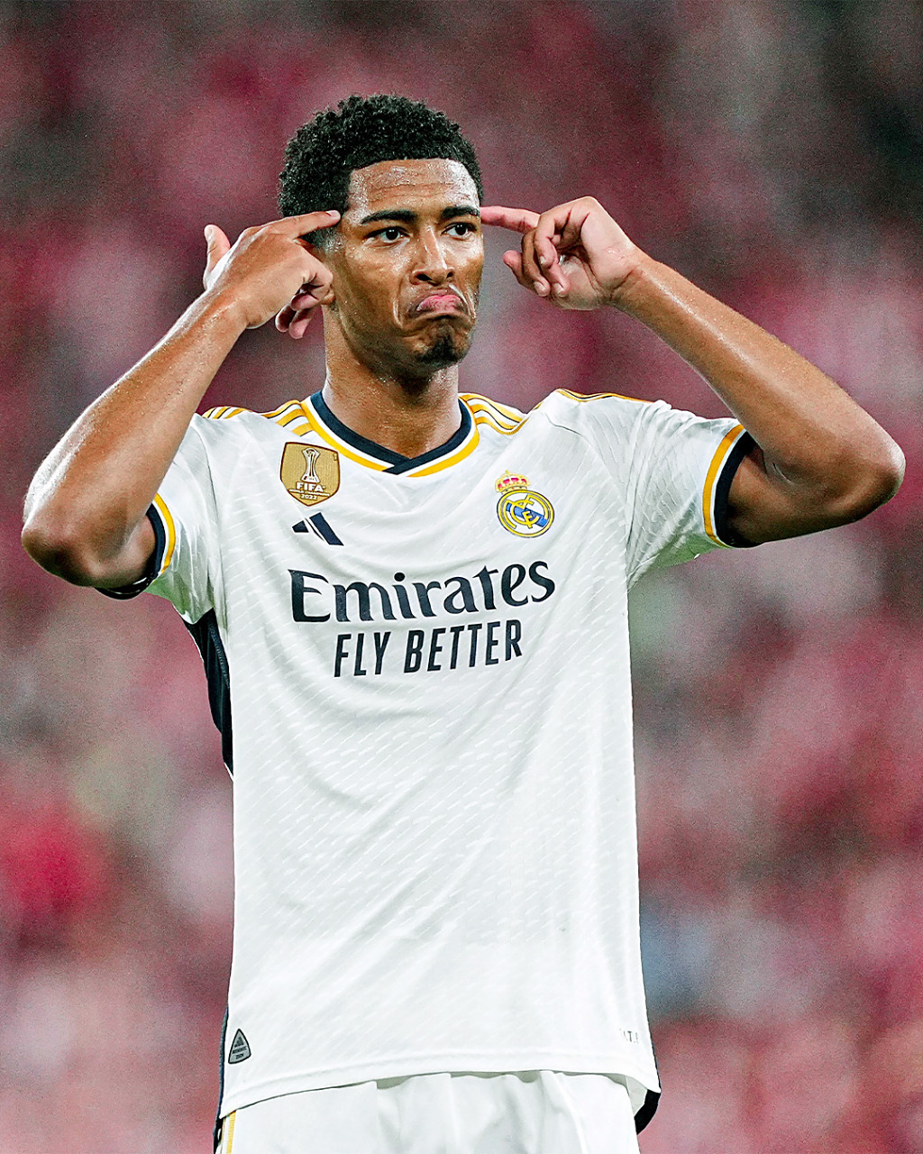 德甲战报：伯克特双响，卡明斯基闪击，法兰克福4-3险胜科隆（德甲激战：伯克特梅开二度，卡明斯基先拔头筹，法兰克福4-3险胜科隆）