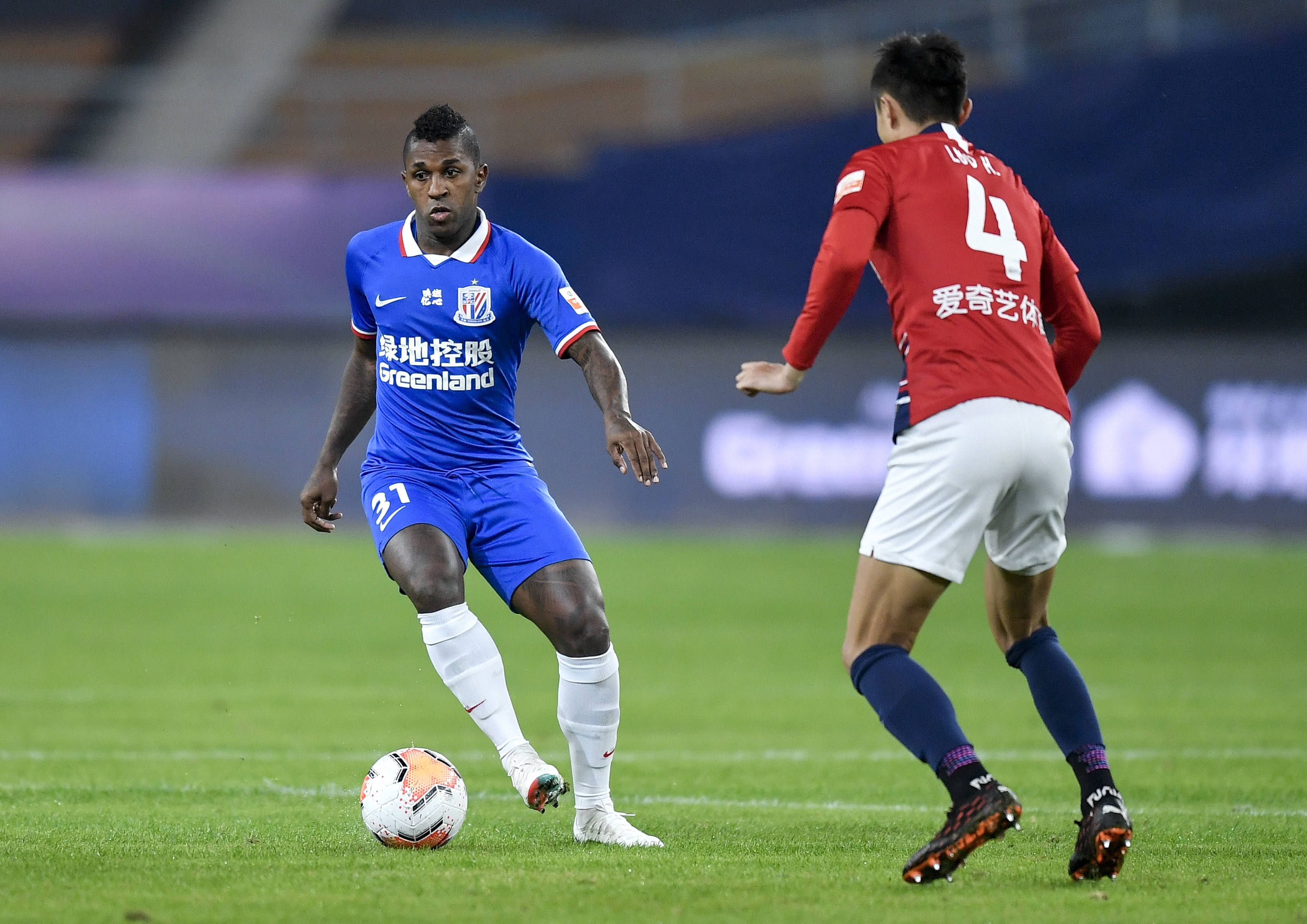 高效发挥！麦基半场11中7贡献17分5篮板（手感爆棚！麦基半场11投7中砍下17分5篮板）