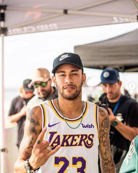 库尔图瓦：当下我肯定是最佳门将之一；没感觉更衣室关系不好（库尔图瓦：我当下无疑是顶级门将之一；更衣室关系并不紧张）