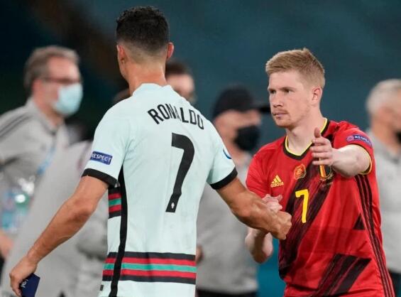 赛后情书：皇马不敌利物浦菜的发昏，拜仁大战巴黎脏的一批！（赛后手记：皇马不敌利物浦状态低迷，拜仁与巴黎恶战火药味十足！）