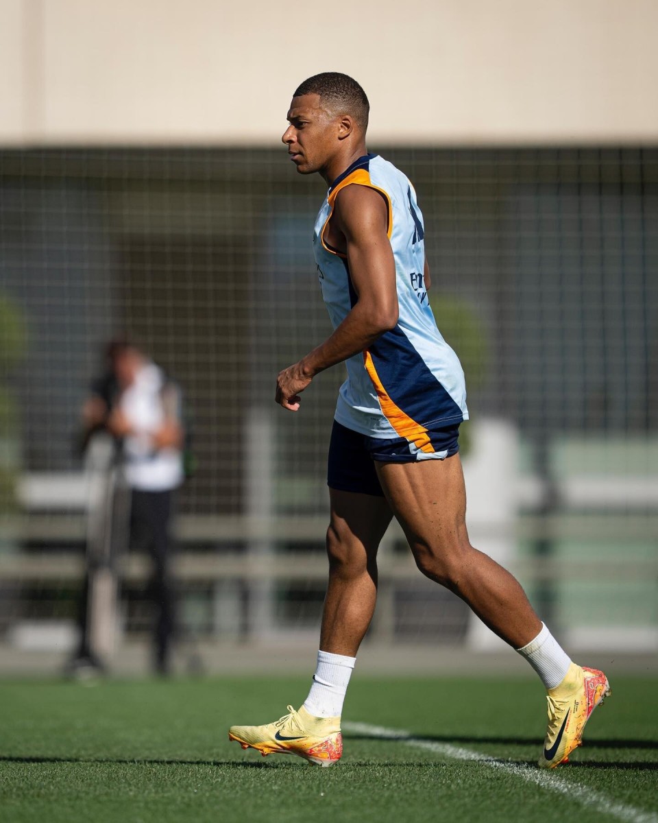 卡卡：对世界杯最美好的回忆是触碰奖杯；很期待新的赛制（卡卡：世界杯最难忘的瞬间是触碰大力神杯，期待新赛制）